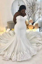 Elegante vestido de novia blanco largo sin mangas con encaje y escote corazón estilo sirena