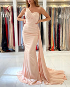Robe de bal longue en satin élégante à une épaule style sirène