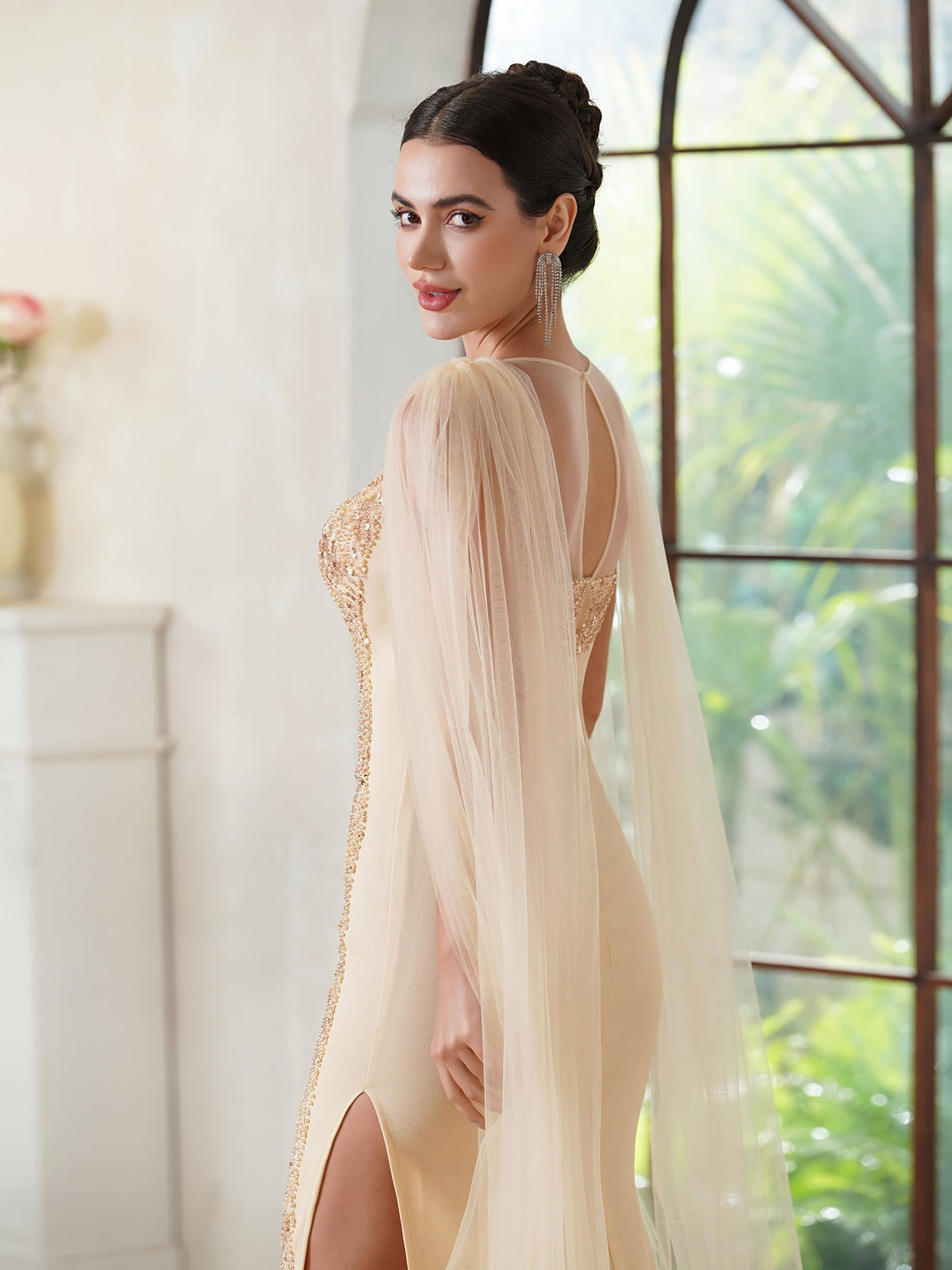 Robe de bal élégante sirène en polyester tricoté, décolleté arrondi, sans manches, or champagne, ornée de perles, fermeture éclair, fente