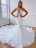 Elegante vestido de novia largo blanco de encaje con escote en V y espalda descubierta de sirena