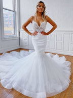 Elegante vestido de novia largo blanco de encaje con escote en V y espalda descubierta de sirena