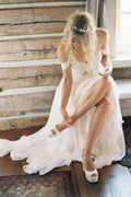 Vestido de Noiva Longo em Chiffon com Cinta Bordada e Ombros Descobertos Elegante