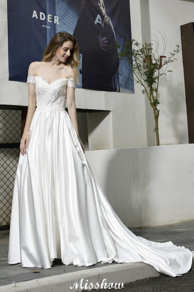 Robe de mariée élégante en satin, longue jusqu'au sol, à épaules dénudées, décolleté en cœur, dentelle florale, coupe évasée