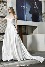 Robe de mariée élégante en satin, longue jusqu'au sol, à épaules dénudées, décolleté en cœur, dentelle florale, coupe évasée