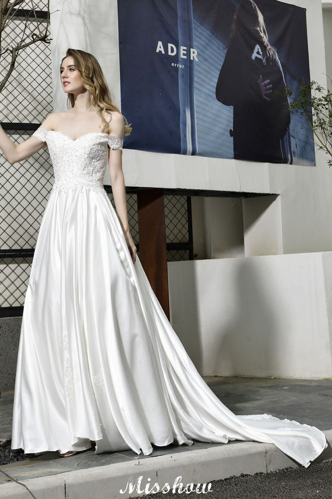 Robe de mariée élégante en satin, longue jusqu'au sol, à épaules dénudées, décolleté en cœur, dentelle florale, coupe évasée