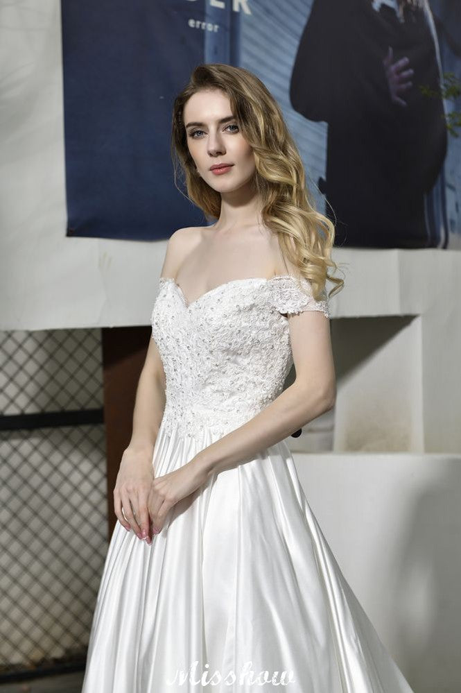 Robe de mariée élégante en satin, longue jusqu'au sol, à épaules dénudées, décolleté en cœur, dentelle florale, coupe évasée