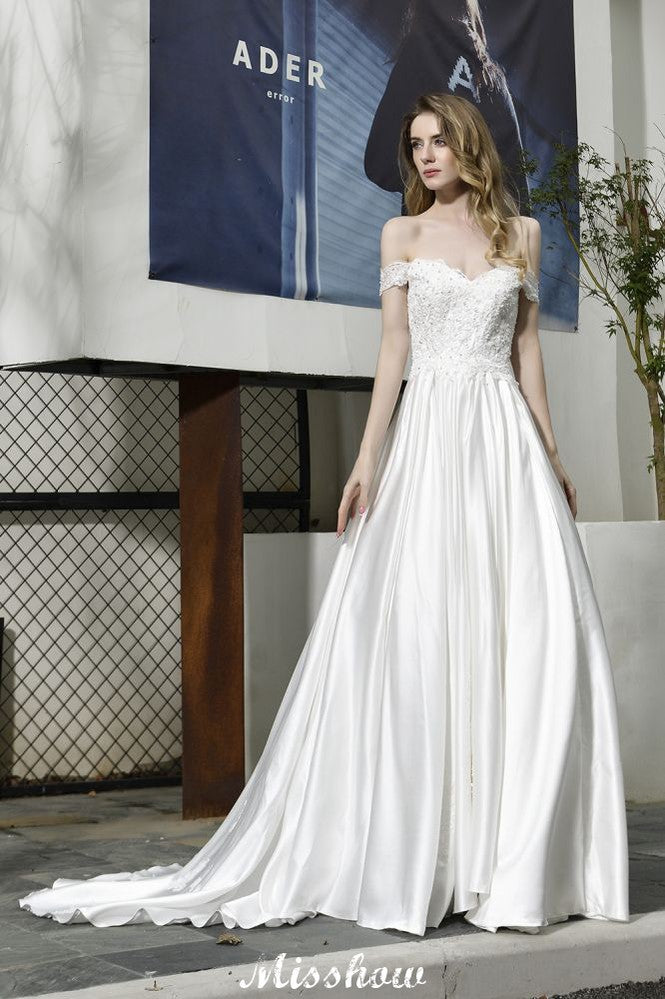 Robe de mariée élégante en satin, longue jusqu'au sol, à épaules dénudées, décolleté en cœur, dentelle florale, coupe évasée