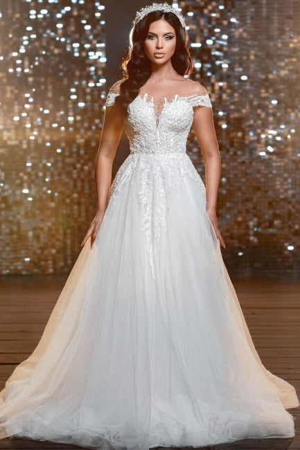 Elegante abito da sposa a linea ad A in pizzo con maniche a cappuccio gioiello scoperte sulle spalle
