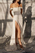 Vestido de Noiva Elegante, Sem Alças, Decote Ombro a Ombro, Corte em A, com Lantejoulas e Fenda