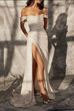 Vestido de Noiva Elegante, Sem Alças, Decote Ombro a Ombro, Corte em A, com Lantejoulas e Fenda