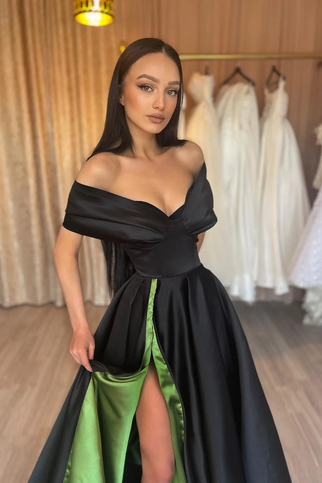 Vestido de baile elegante, sem ombros, com decote em V, sem mangas, corte em linha A, com racha