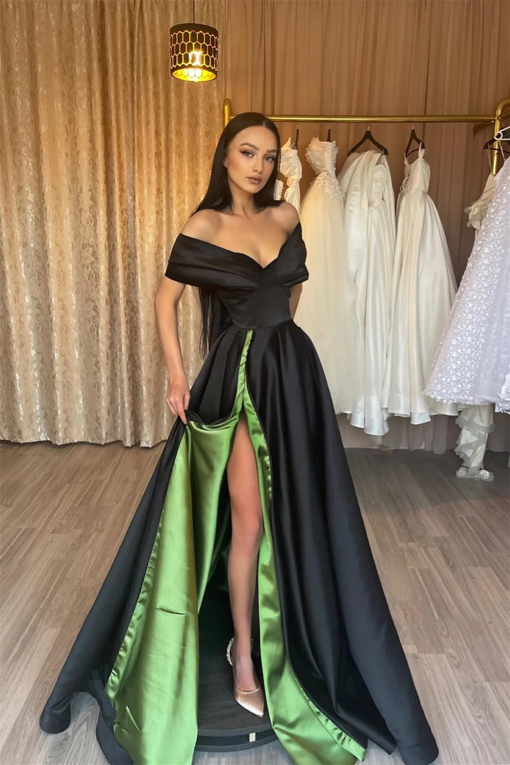 Vestido de baile elegante, sem ombros, com decote em V, sem mangas, corte em linha A, com racha