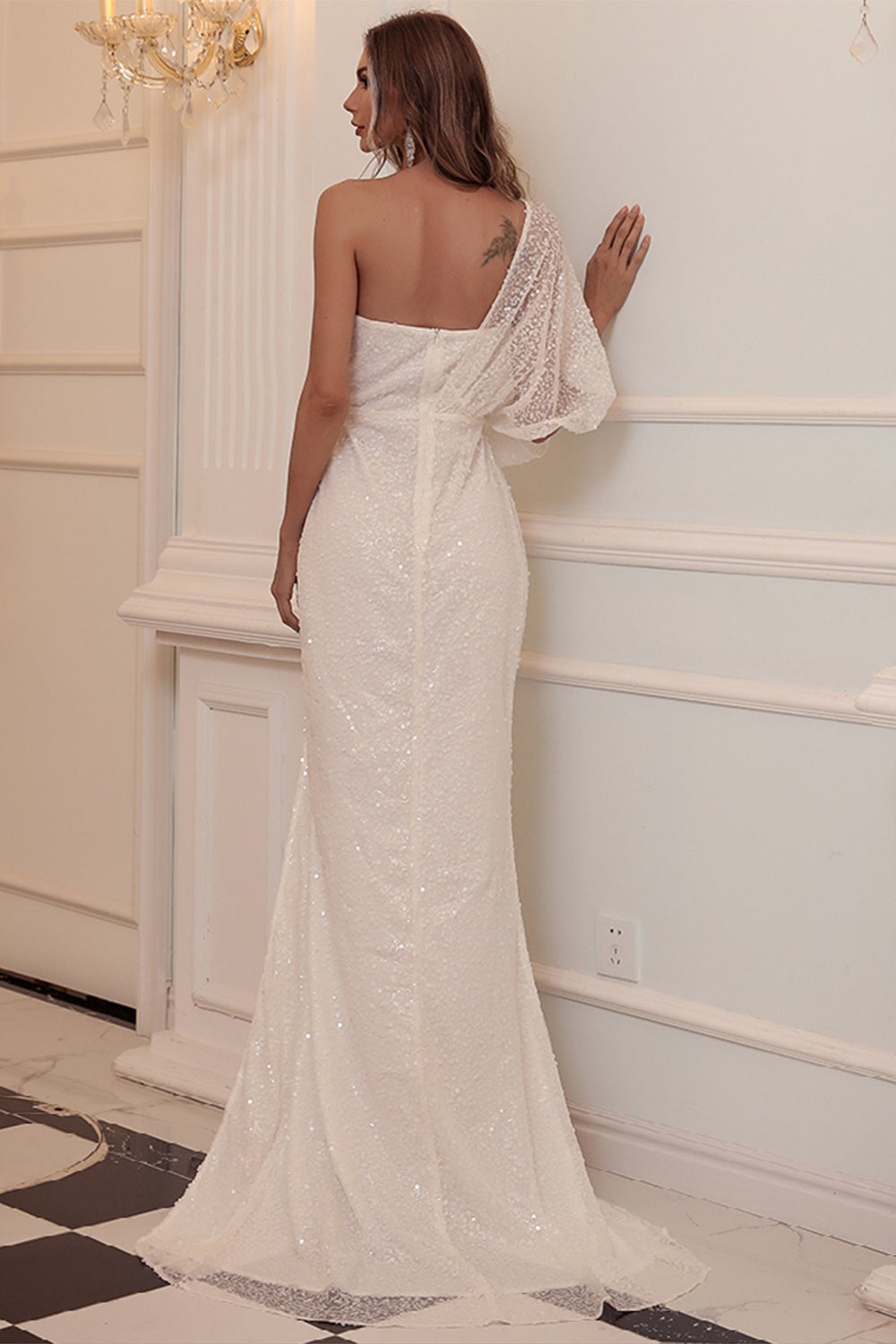 Abito da sera elegante monospalla con paillettes e spacco, modello sirena