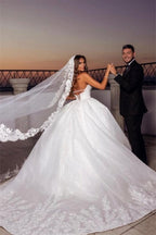 Robe de mariée élégante princesse en ligne A sans manches avec appliques et dos nu