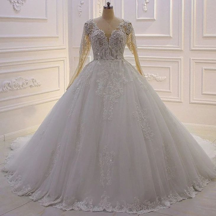 Elegantes Prinzessin-A-Linien-Brautkleid aus Tüll mit V-Ausschnitt und langen Ärmeln