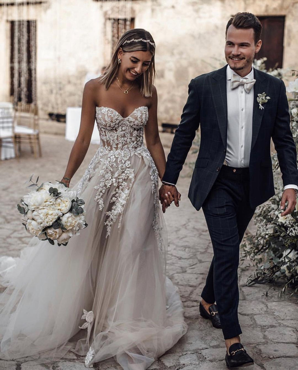Abiti da sposa eleganti a linea ad A con pizzo
