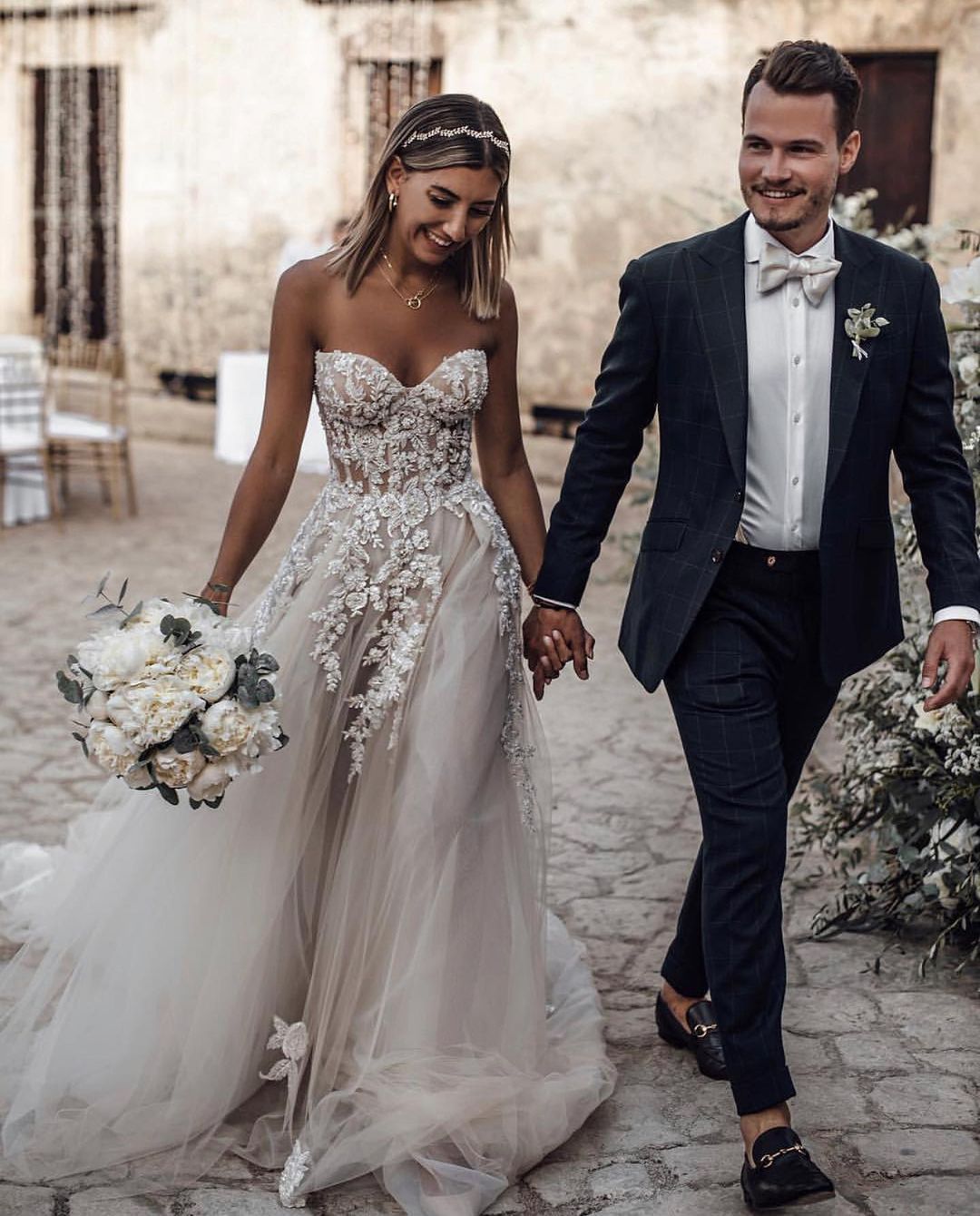 Abiti da sposa eleganti a linea ad A con pizzo