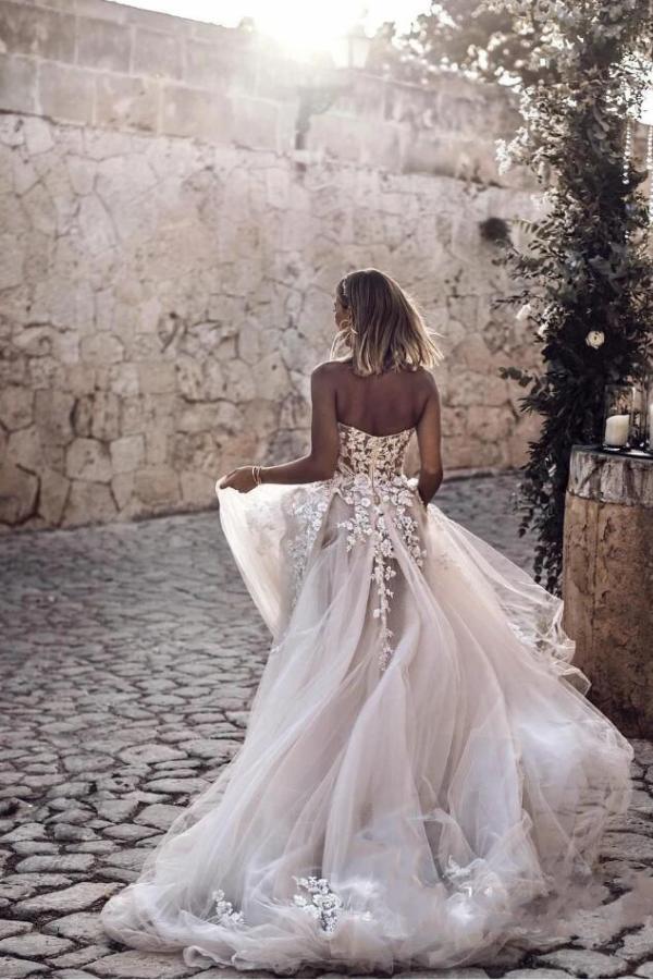 Abiti da sposa eleganti a linea ad A con pizzo