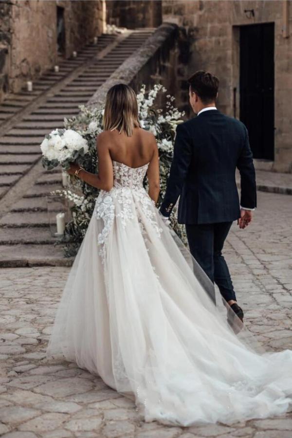 Abiti da sposa eleganti a linea ad A con pizzo