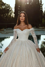 Robe de mariée élégante princesse à ligne en A, décolletée épaules nues, avec manches longues