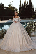 Robe de mariée élégante princesse à ligne en A, décolletée épaules nues, avec manches longues