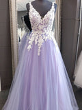 Robes de bal formelles élégantes violettes longues en tulle avec jupe évasée, col en V, sans manches et dos nu en dentelle