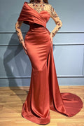 Robe de bal élégante en satin extensible roux à une épaule avec volants