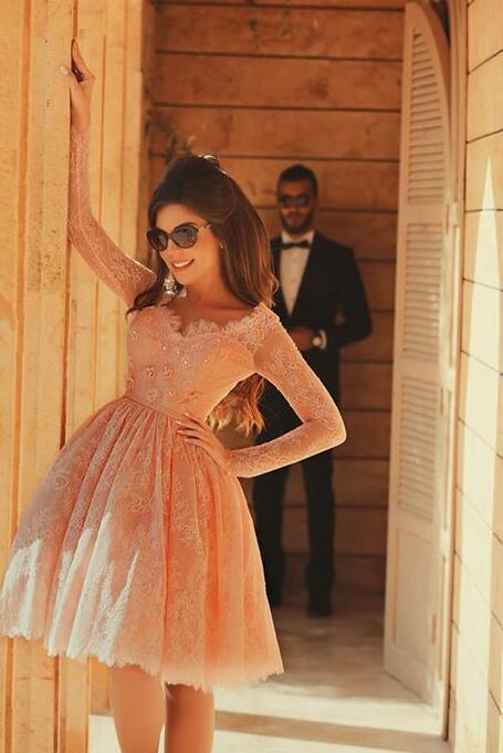Vestido de Baile Elegante Curto em Linha A com Decote em V e Renda com Mangas