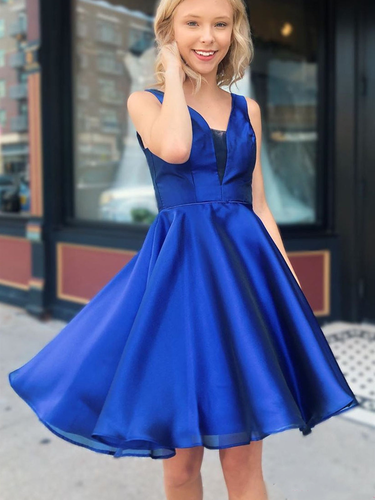 Vestidos Elegantes Curtos em Linha A com Decote em V em Cetim para Baile de Finalistas Azul Real