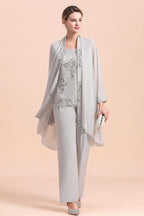Macacão Elegante sem Mangas com Apliques em Chiffon Prateado para Mãe da Noiva com Envolvente