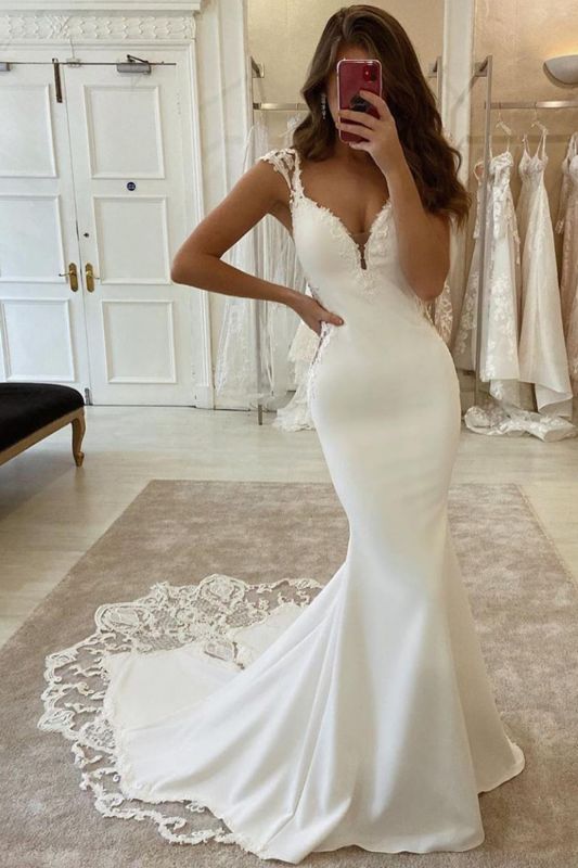 Elegantes vestidos de novia de sirena con encaje marfil y satén sin mangas 