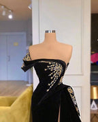 Robe de bal élégante sans bretelles, fendue devant, en ligne A avec perlage