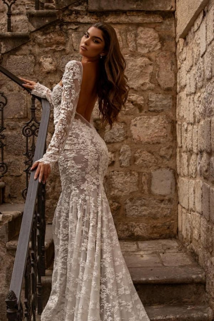 Elegantes vestidos de novia de encaje sirena con mangas largas y escote corazón