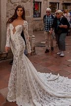 Elegantes vestidos de novia de encaje sirena con mangas largas y escote corazón