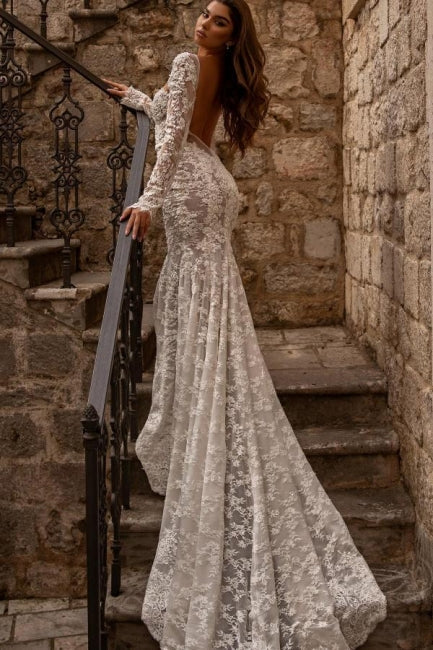 Elegantes vestidos de novia de encaje sirena con mangas largas y escote corazón