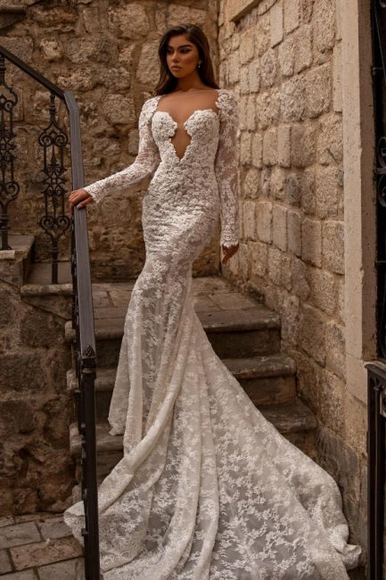 Elegantes vestidos de novia de encaje sirena con mangas largas y escote corazón