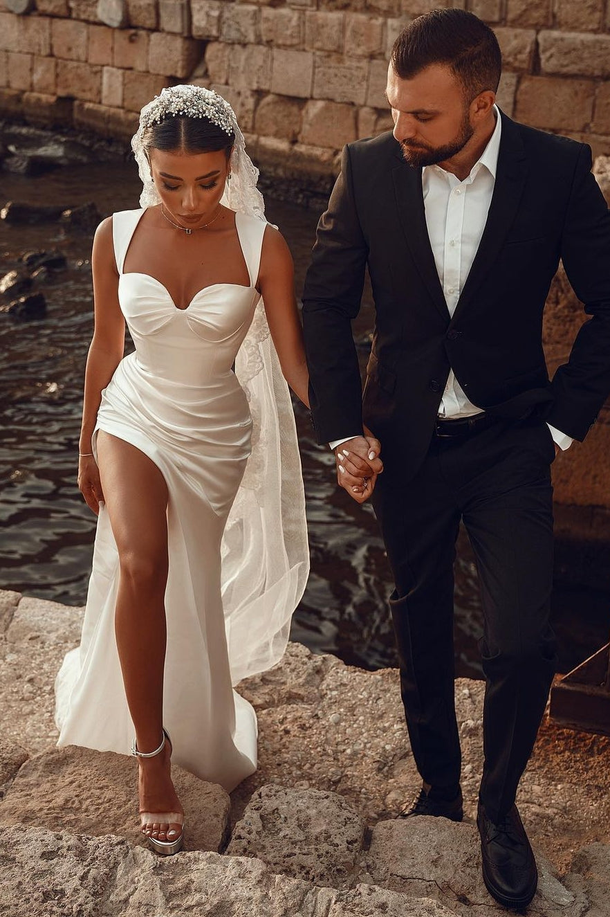 Elegante vestido de fiesta largo hasta el suelo con escote en forma de corazón y abertura frontal