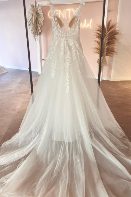 Elegante vestido de novia de encaje, corte A, sin mangas y escote en V