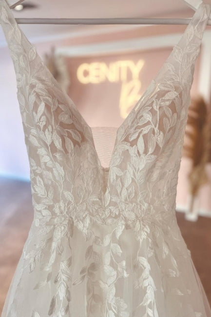 Elegante vestido de novia de encaje, corte A, sin mangas y escote en V