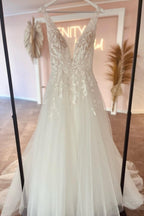 Elegante vestido de novia de encaje, corte A, sin mangas y escote en V