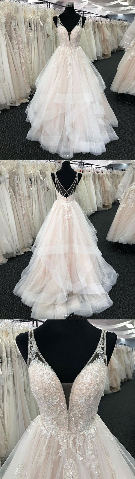 Elegante vestido de noiva de tule com decote em V aberto nas costas em camadas sem mangas até ao chão