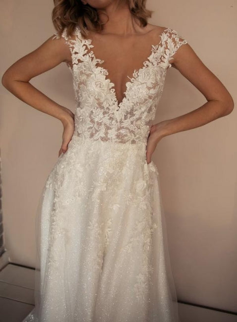 Elegantes vestidos de novia de corte A sin mangas con escote en V y encaje