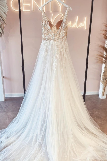 Vestidos de noiva elegantes, sem mangas, com decote em bico, corte evasê, costas descobertas e renda