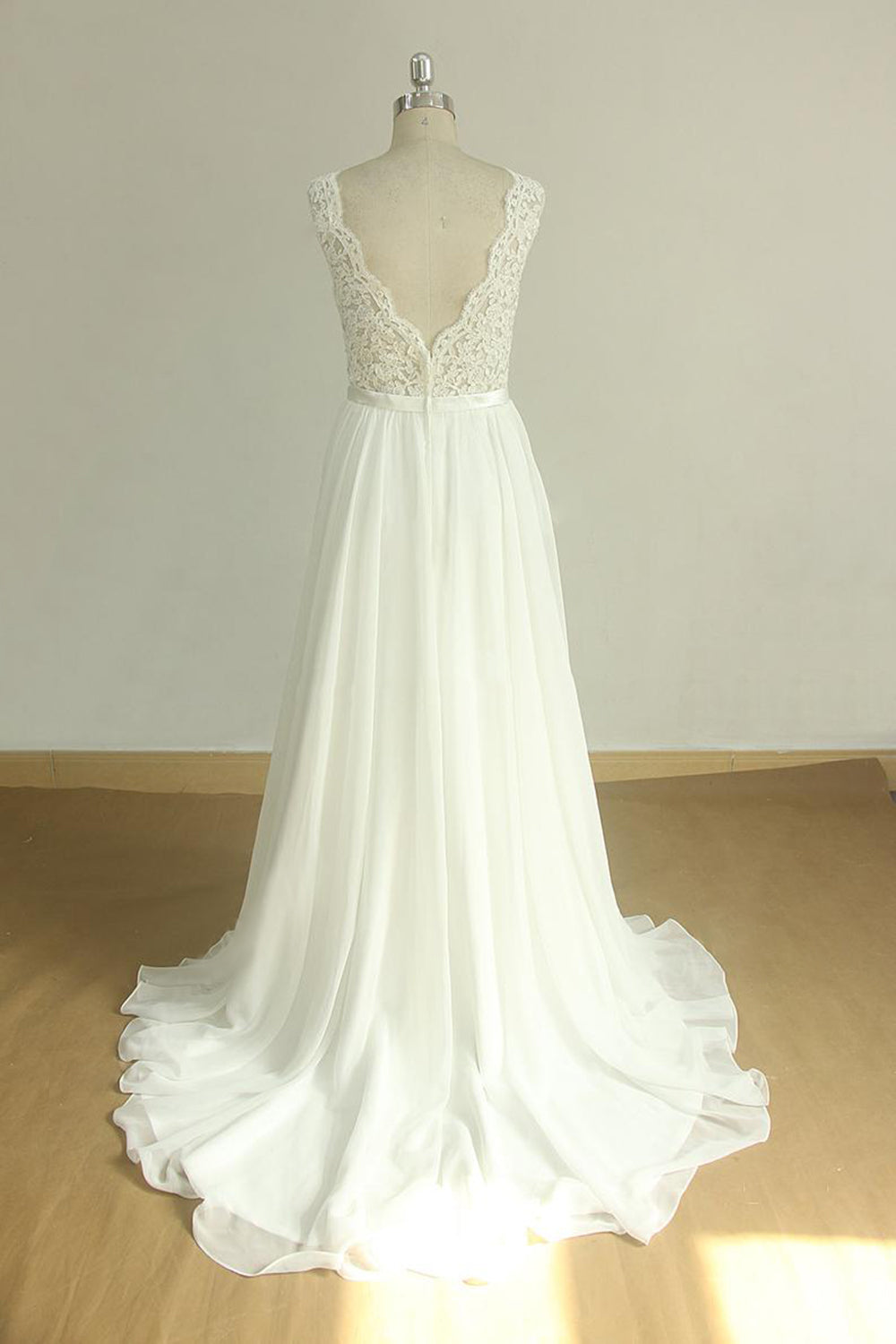 Elegante vestido de noiva de renda sem mangas com decote em V branco vestido de noiva de chiffon linha A
