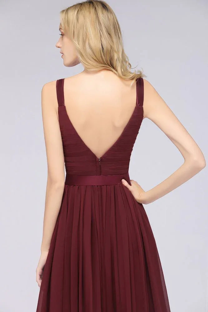 Elegantes trägerloses Brautjungfernkleid aus Chiffon mit V-Ausschnitt, Rüschen und bodenlangem Rock
