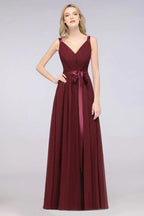 Elegantes trägerloses Brautjungfernkleid aus Chiffon mit V-Ausschnitt, Rüschen und bodenlangem Rock