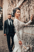 Robe de mariée sirène printanière élégante en dentelle florale blanche à manches longues et col en V, robe de mariée ajustée