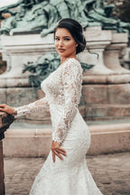 Robe de mariée sirène printanière élégante en dentelle florale blanche à manches longues et col en V, robe de mariée ajustée