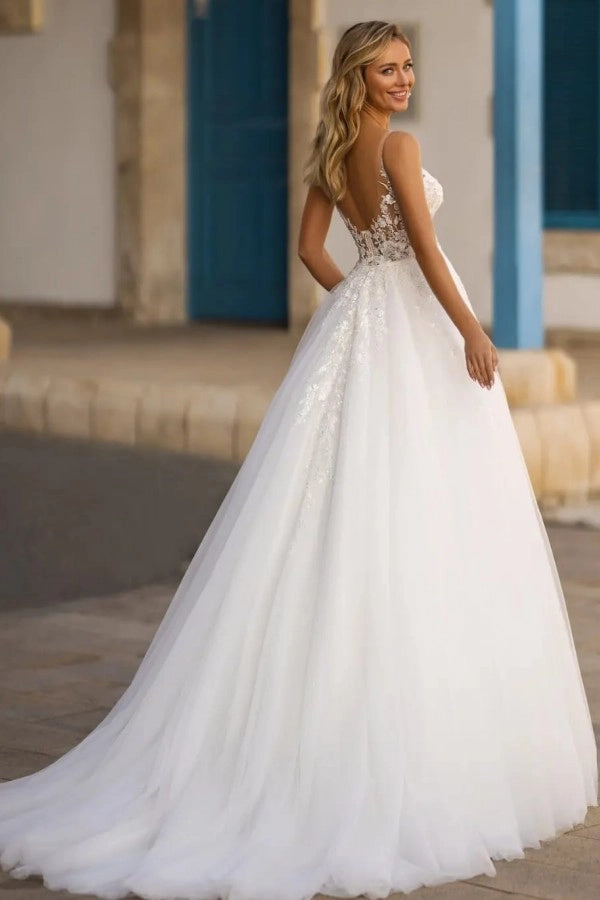 Elegante vestido de noiva branco com decote em V e linha com aplicações e casaco destacável