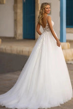 Elegante vestido de noiva branco com decote em V e linha com aplicações e casaco destacável